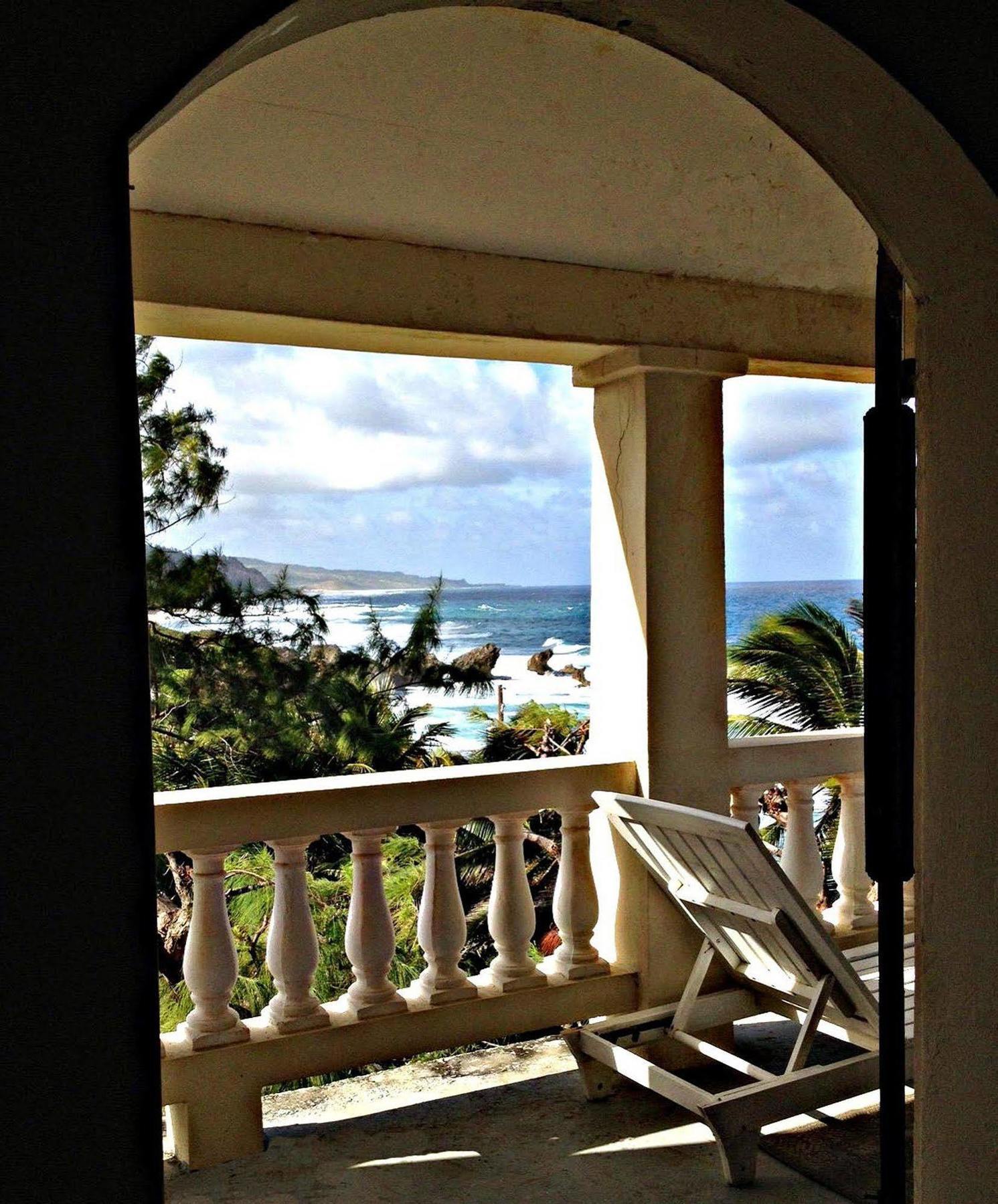Готель Round House Bathsheba Екстер'єр фото